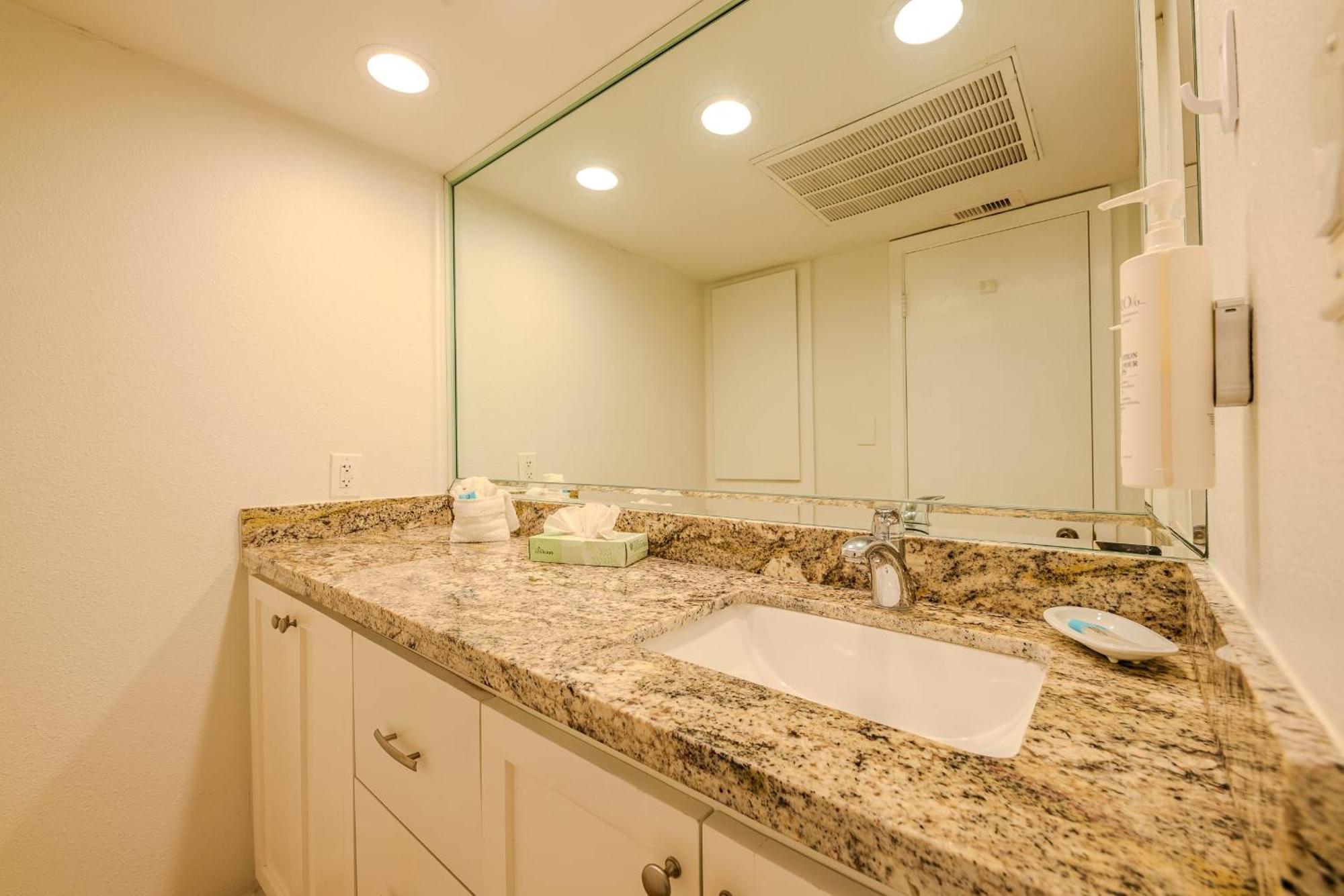 Kingfishers Retreat Serene 1Br Escape With Balcony 207 South Padre Island Eksteriør bilde